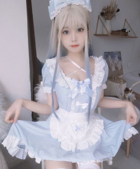 乖乖女的嫩奶女多_超清在线播放